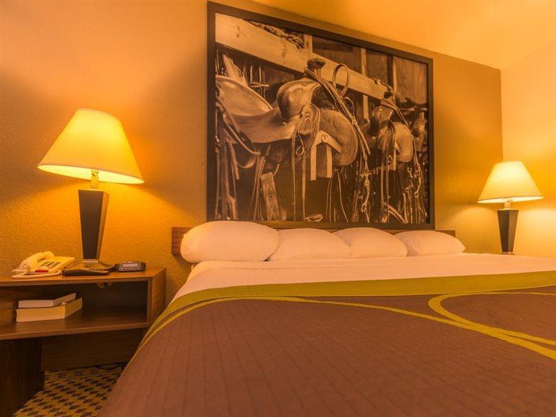 Super 8 By Wyndham Oklahoma Airport Fairgrounds West Motel Exterior photo
