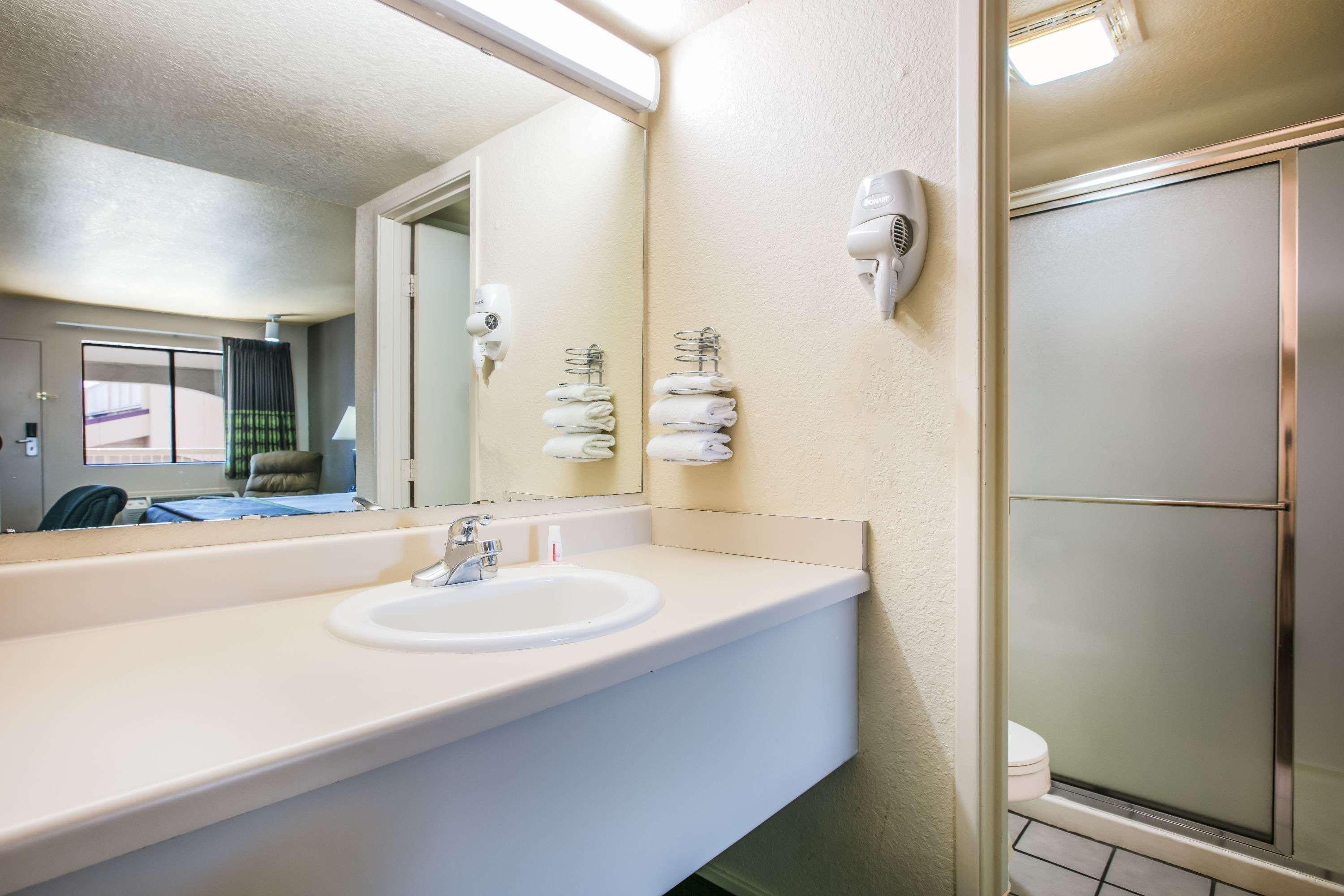 Super 8 By Wyndham Oklahoma Airport Fairgrounds West Motel Exterior photo