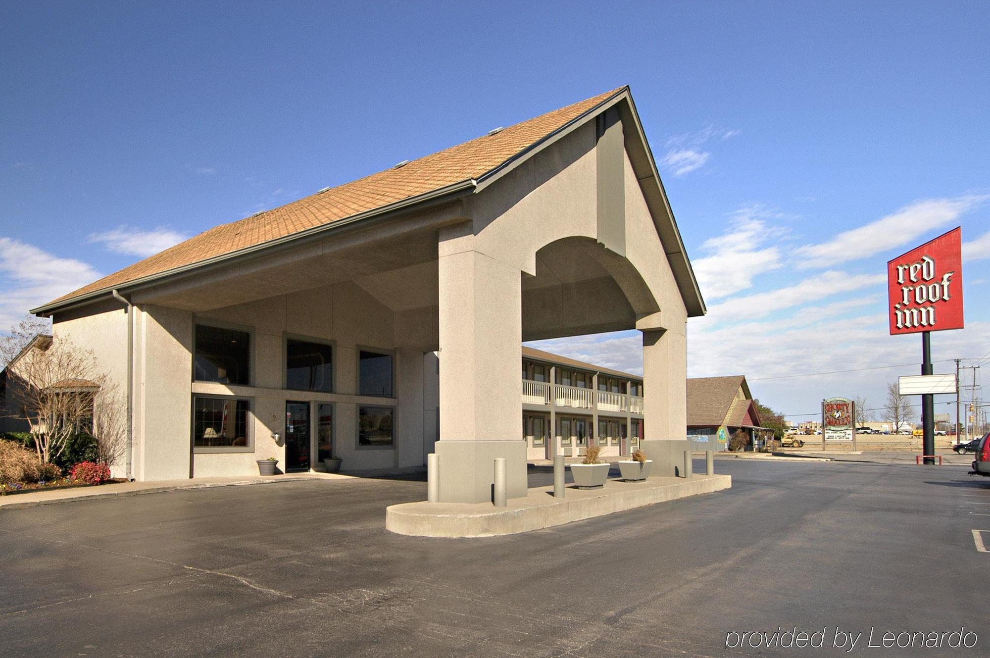 Super 8 By Wyndham Oklahoma Airport Fairgrounds West Motel Exterior photo