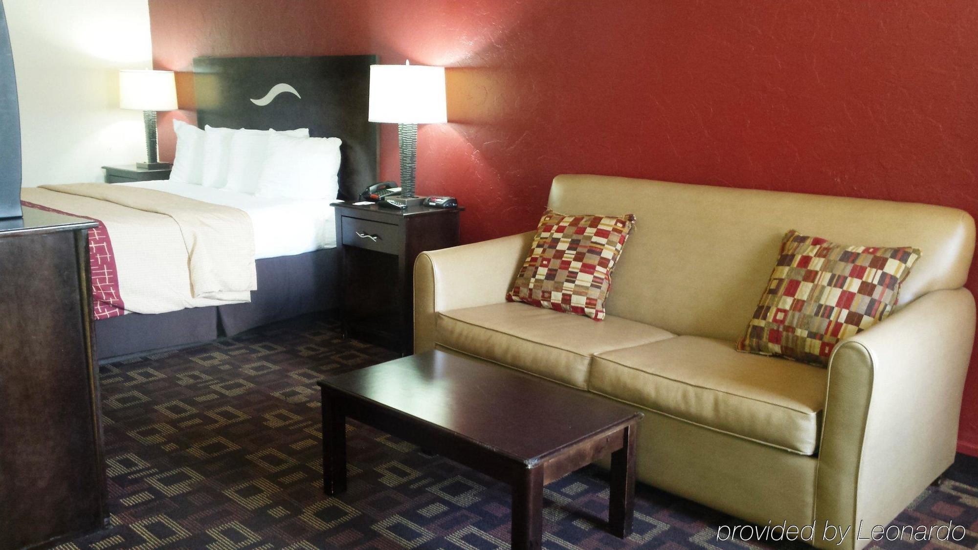 Super 8 By Wyndham Oklahoma Airport Fairgrounds West Motel Exterior photo