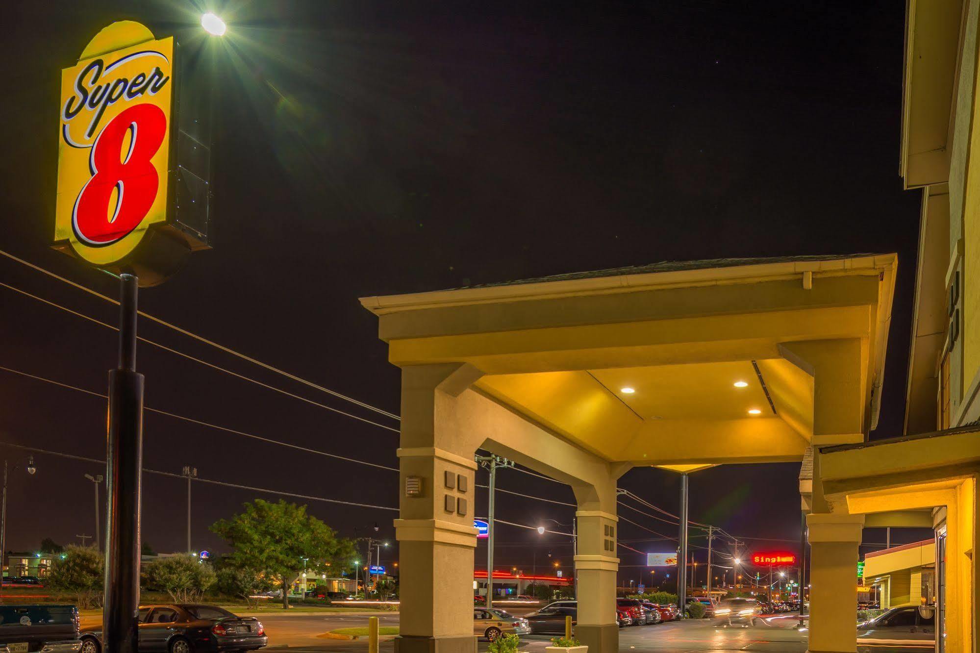 Super 8 By Wyndham Oklahoma Airport Fairgrounds West Motel Exterior photo